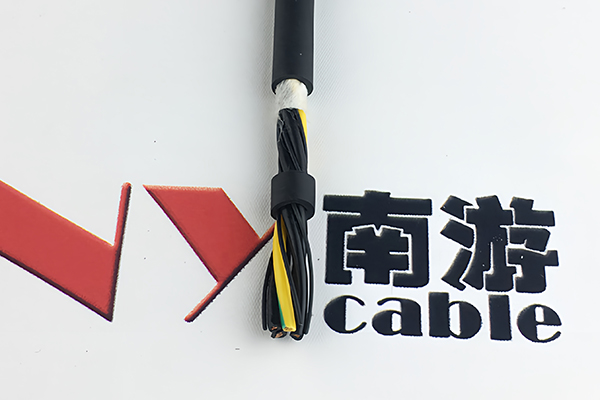 高柔性屏蔽拖链电缆：工业自动化往复运动专用解决方案